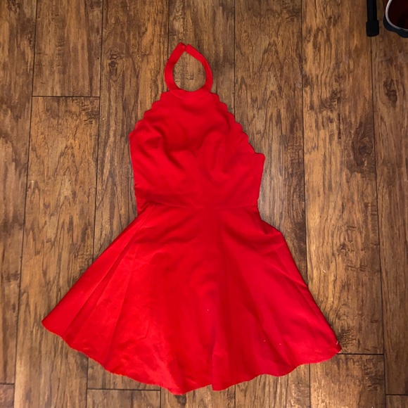 Red scalloped high neck low back halter dress - Picture 3 of 4